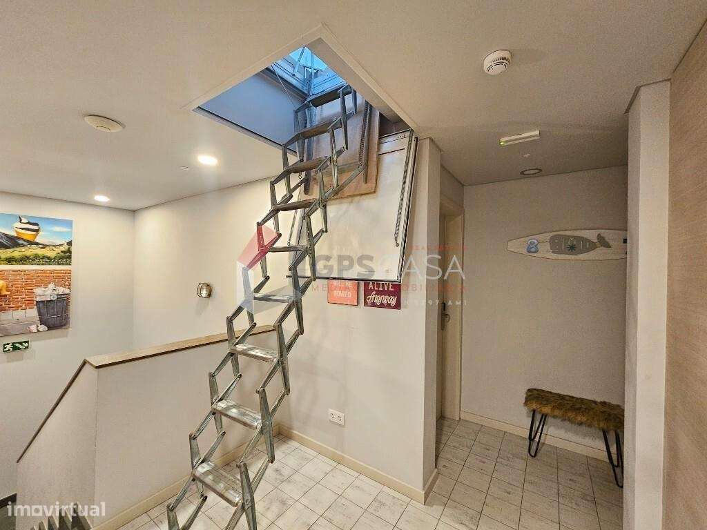 Hostel à Venda no Centro da Praia da Vitória!-42