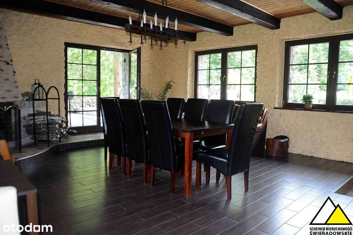 Dom z pokojami do wynajęcia i sklepem.-11