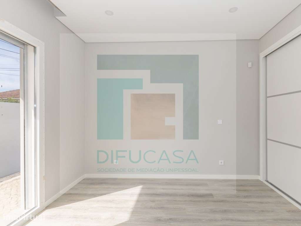 Moradia Isolada T4 Duplex com Piscina e Garagem-18