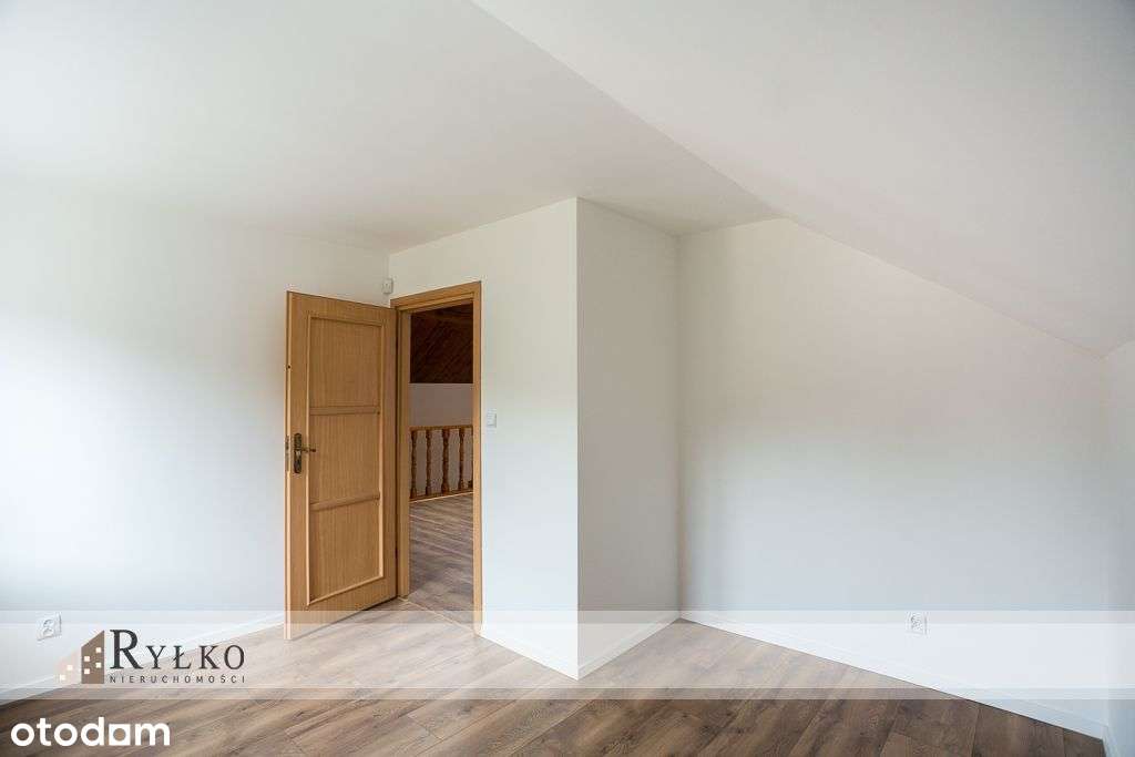 Przestrzenny dom w ciszy, z możliwą działalnością-12