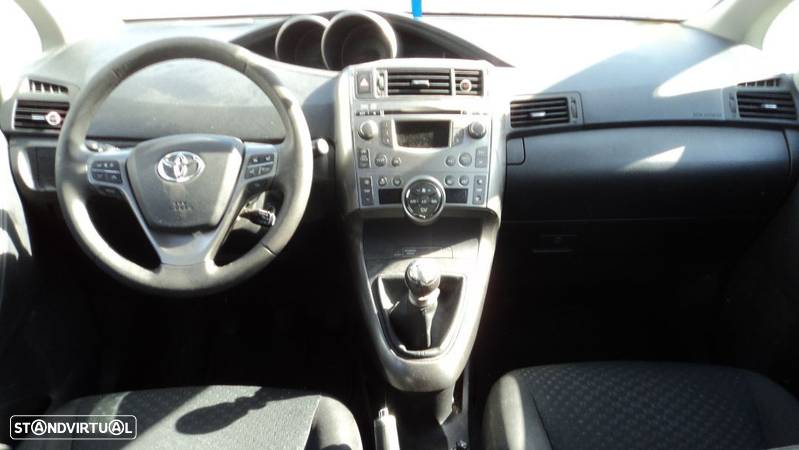 Toyota Verso 2.0 D-4D 2009 - Para Peças - 5