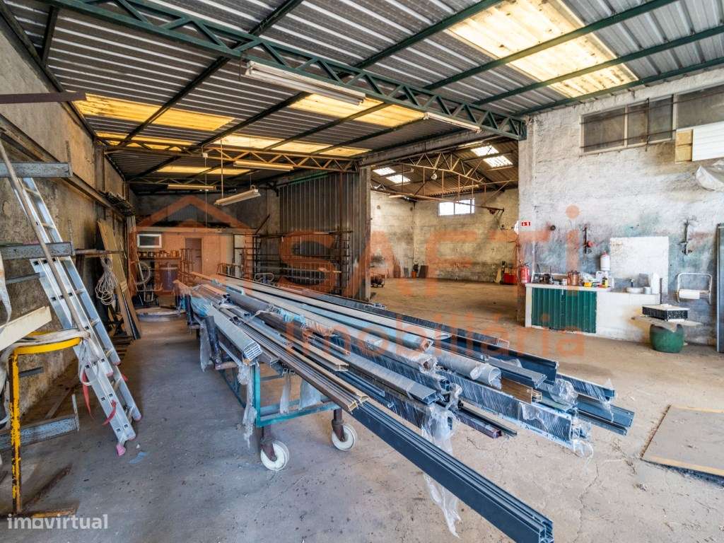 Pavilhão industrial com moradia - Grande imagem: 5/42