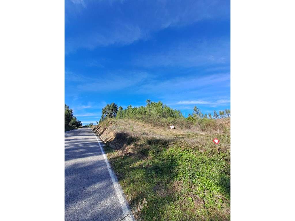 Junto à Barragem do Vergancinho - Estrada Municipal 536. Junto à es... - Grande imagem: 2/8