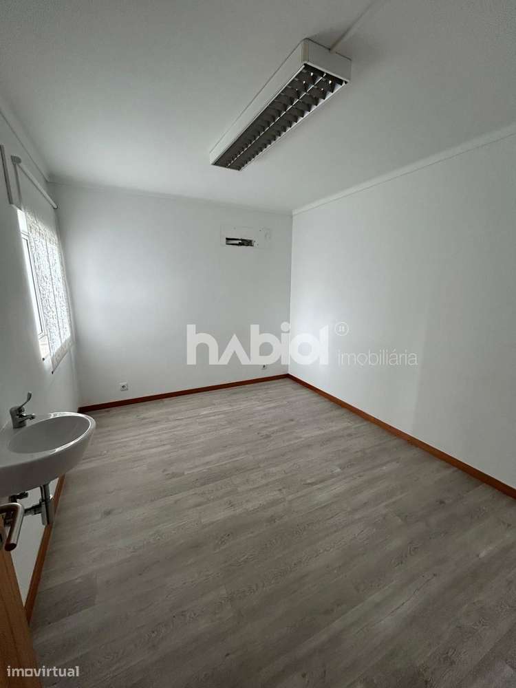 Espaço para serviços no 1º andar, centro Barcelos - Grande imagem: 4/7