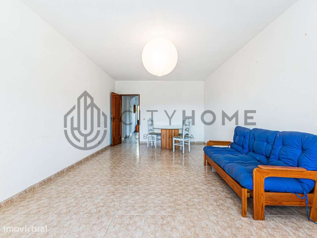 Moradia T2 +1 com garagem e espaço exterior-5