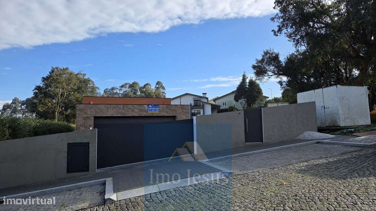 Moradia Terrêa 4 Frentes em Pedroso-39