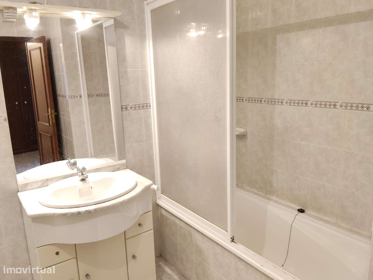 Apartamento T2 com 100m2 em algueirão-13