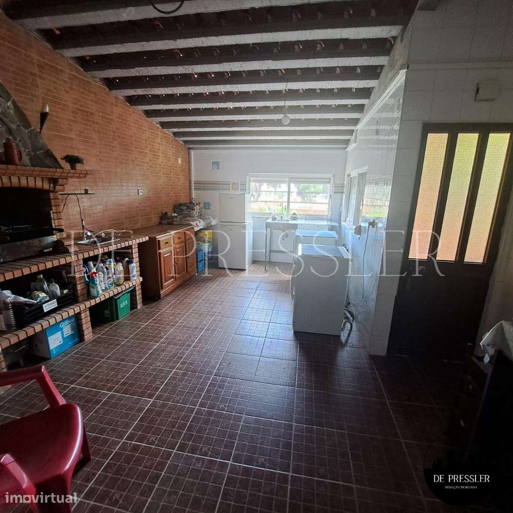 Excelente Moradia Isolada em Santo António da Charneca - Barreiro-13