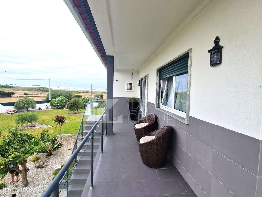 Moradia com Piscina em lote de 1.599 m² na Silveira-5