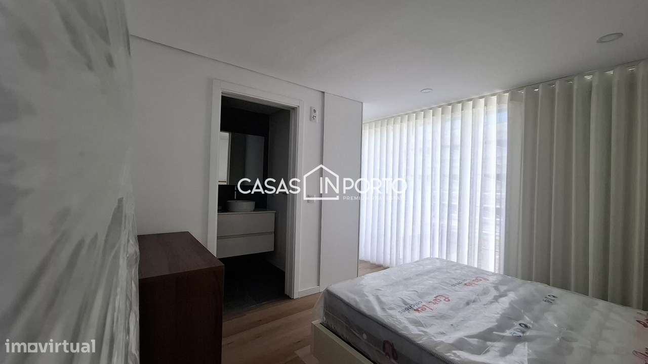 Moradia Triplex T2 com Terraço - Localização Premium junto à Lapa,-17