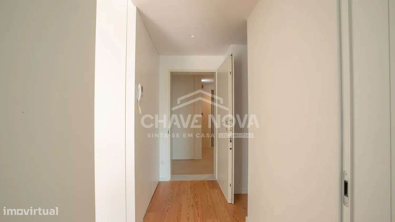 Apartamento T1 c/ Vista Mar, Varanda, Garagem e Excelentes Comodidades-7