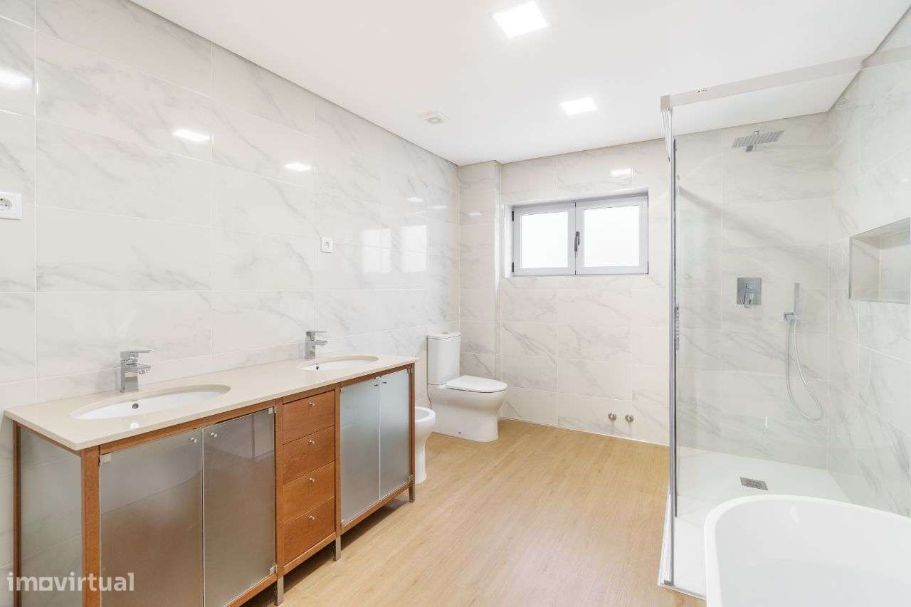 Moradia T5 Remodelada - Condomínio da Fonte Seca-34