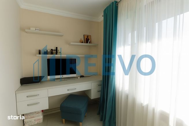 Proprietate Premium cu Două Case și Piscină în Hemeiuș-12
