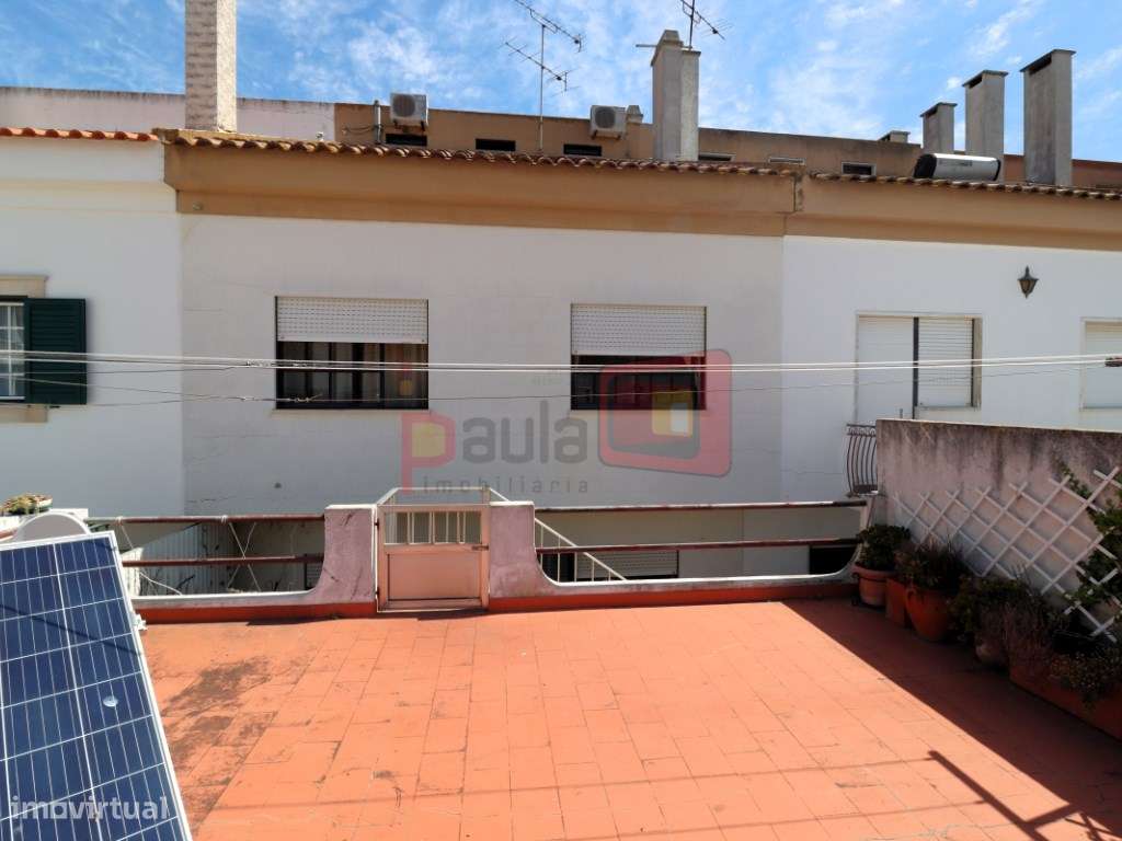 MORADIA T4 COM GARAGEM E TERRAÇO - MONTIJO-27