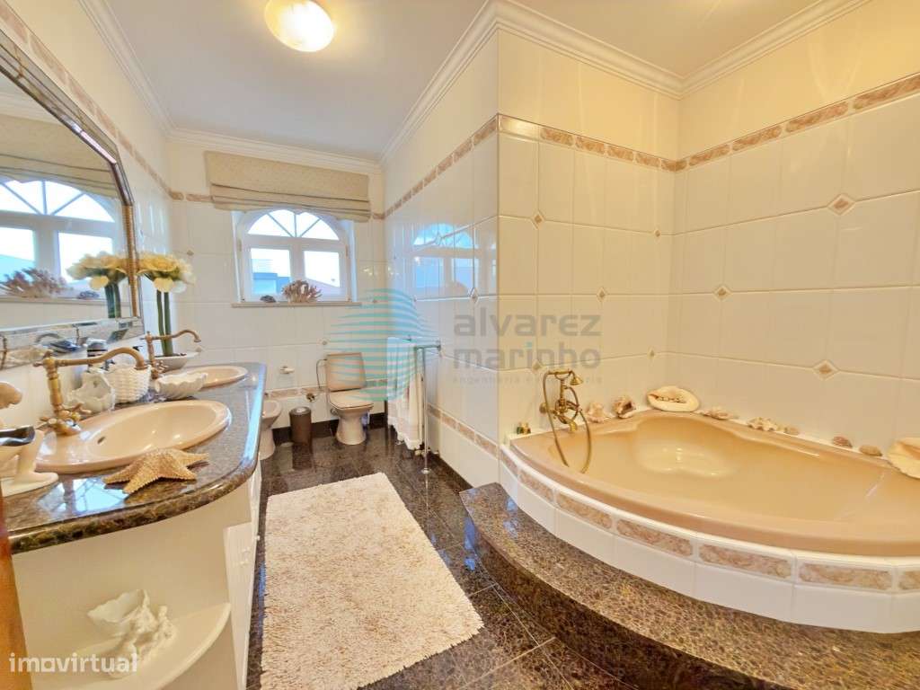 Moradia V5 com terreno com 2075m2, vista de mar-43