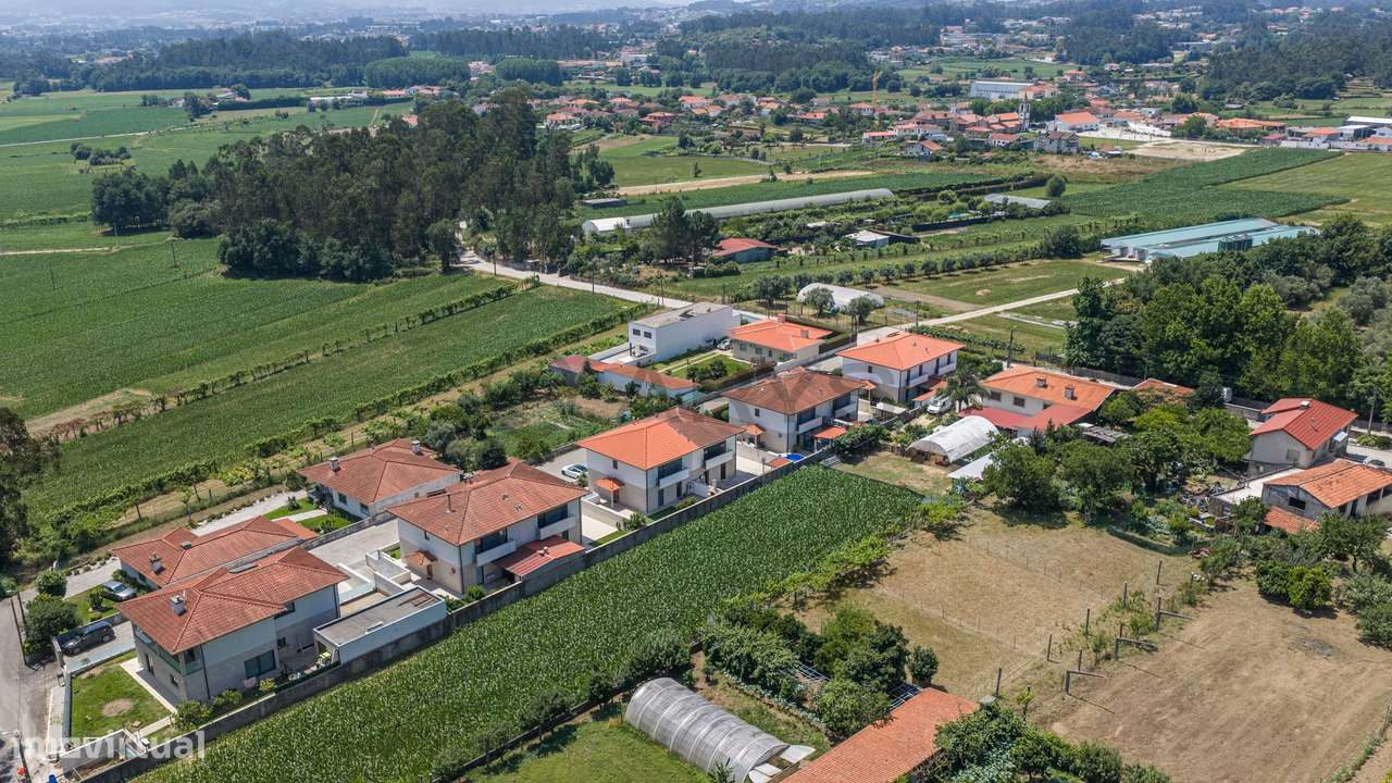 Moradia Geminada T3 em Alvito (S. Martinho), Barcelos-30