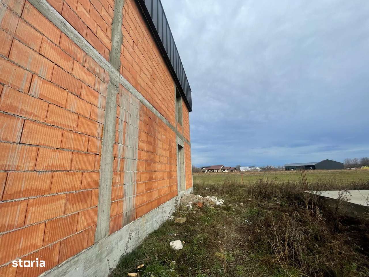 CASA LA ROȘU 220 MP | ZONA RETRASA CU VEDERE PANORAMICA| MARGINEA - Imagine principală: 4/10