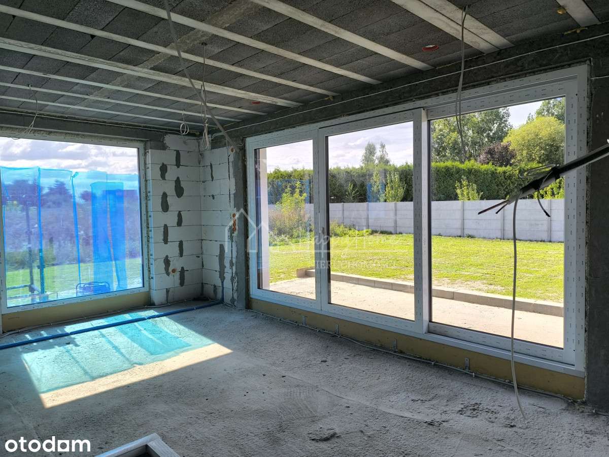 Nowoczesny dom wolnostojący w Kępie—Cicha okolica-15