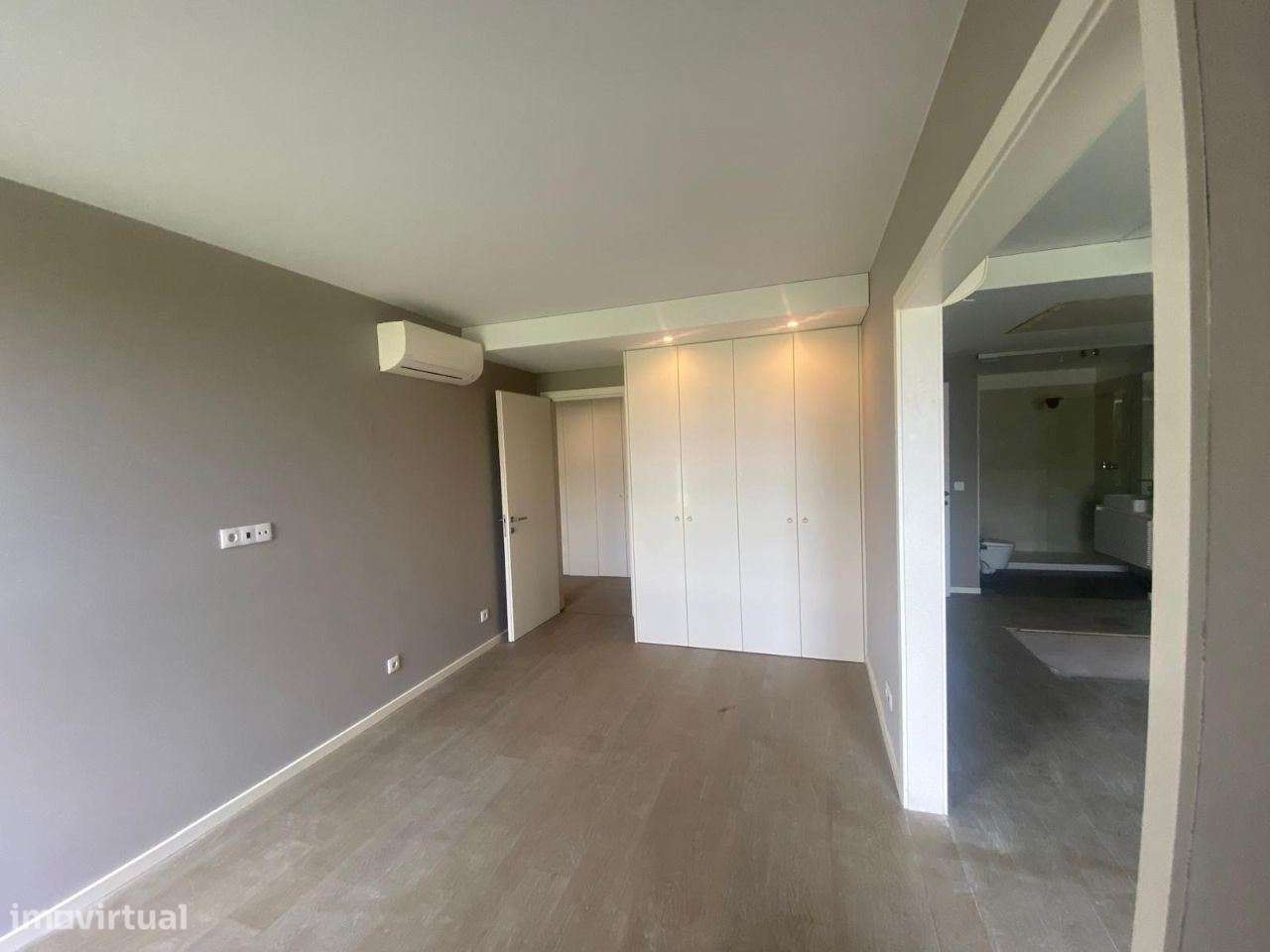 Magnífico T4 C/ 2 Suites/Garagem+2L. Garagem/a 100m da praia/Canidelo-8