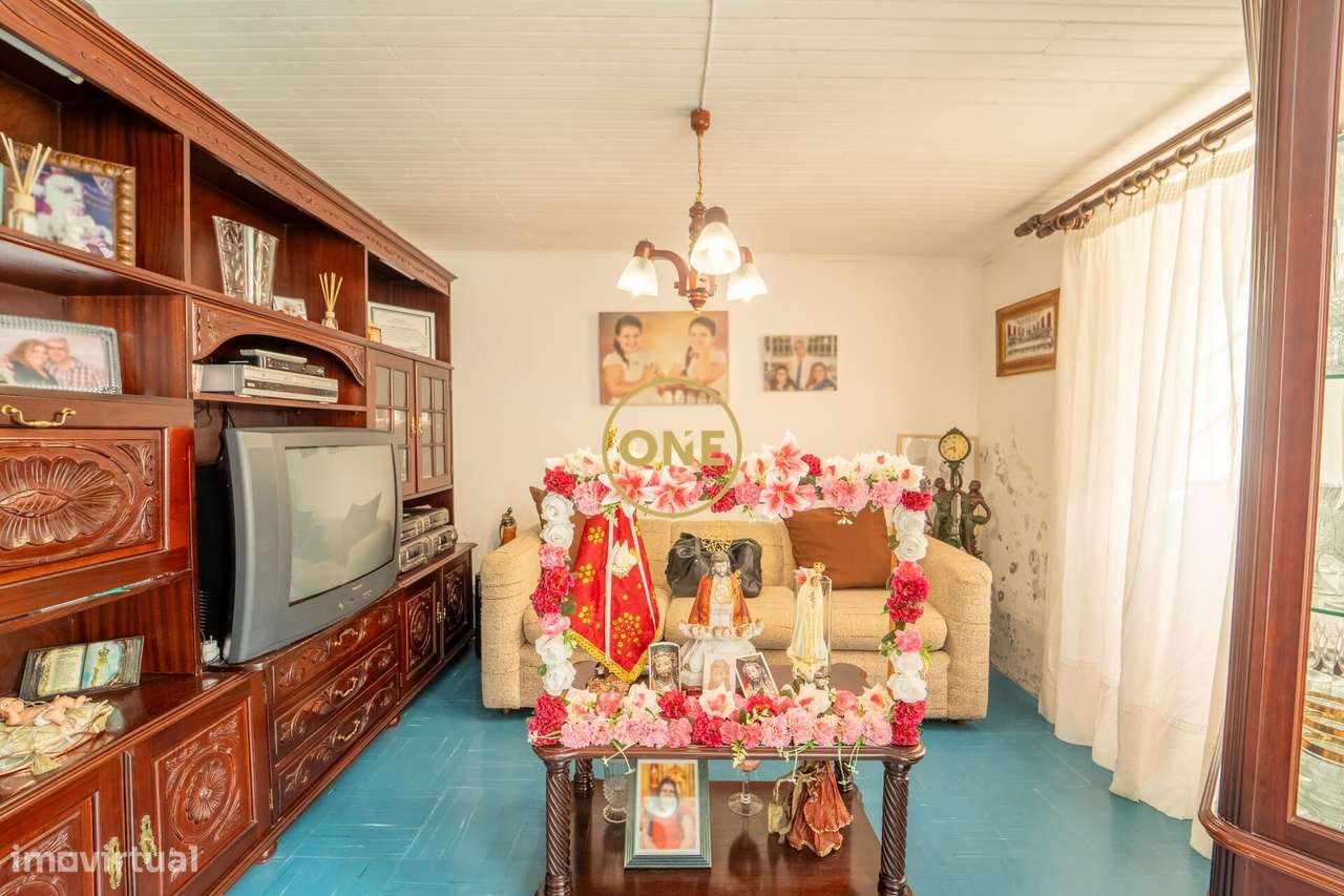 Moradia Geminada V2 com Quintal e Anexo – Oportunidade a não perder - Grande imagem: 3/25