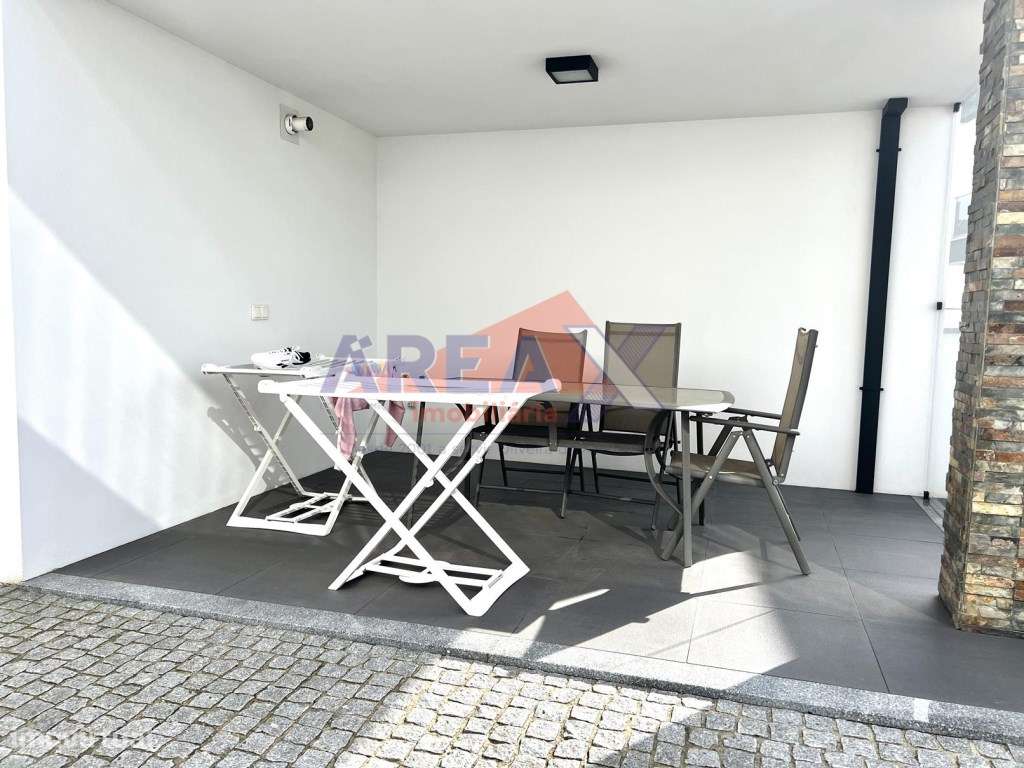 Moradia T4 de Arquitetura Moderna | Excelente Estado-6