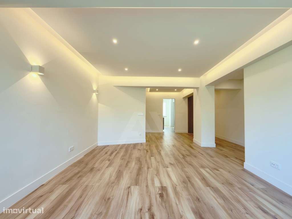 Apartamento T2 renovado no Monte Estoril-3
