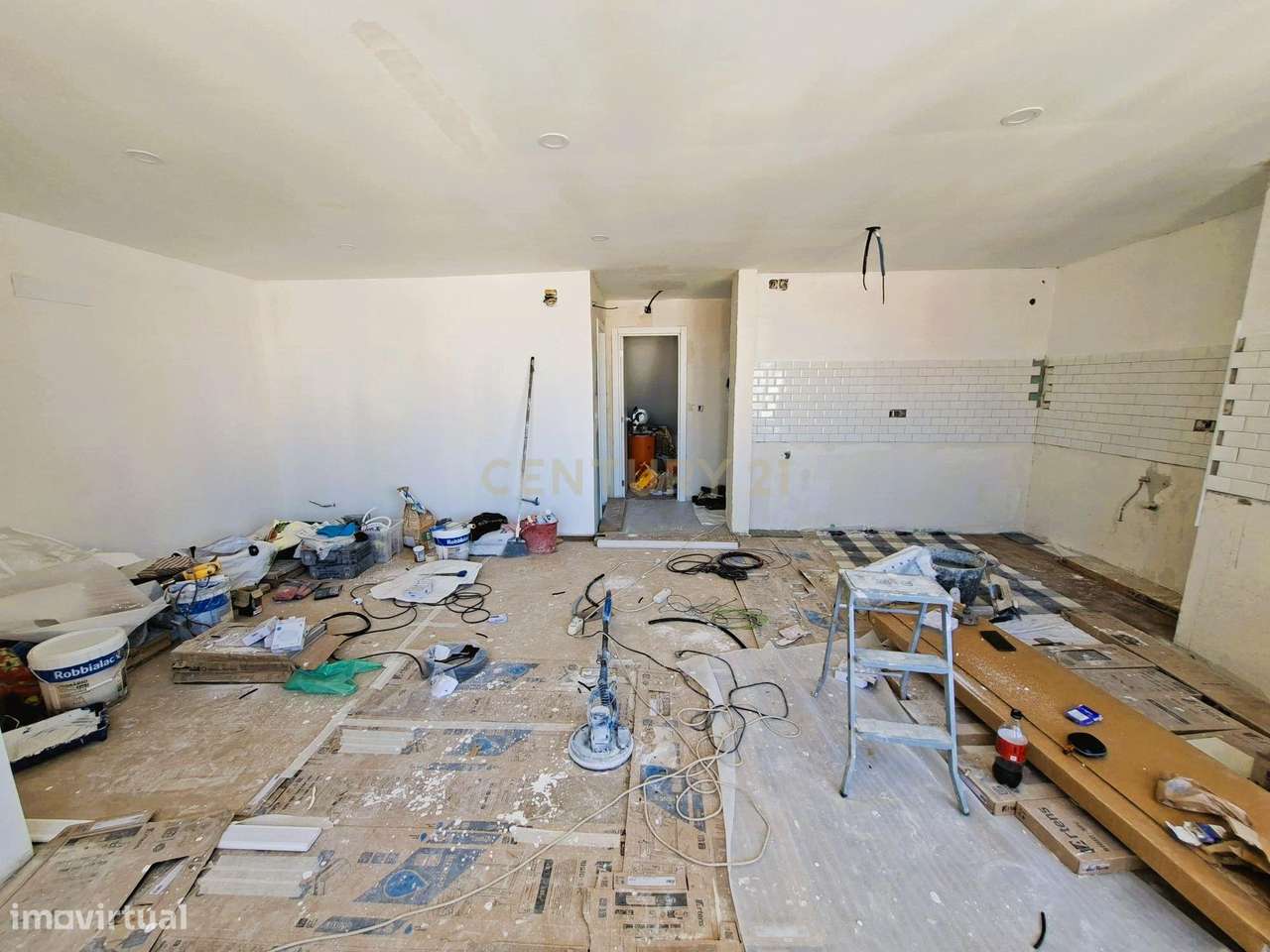 Apartamento Renovado em open-space na Penha de França, Lisboa-4