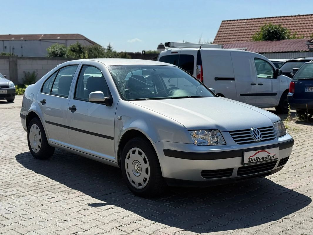 Volkswagen Bora 1.9 TDI Trendline - 1