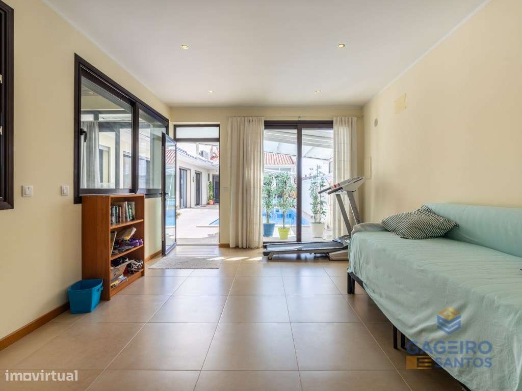 Moradia com piscina e terreno em São Martinho do Porto-44