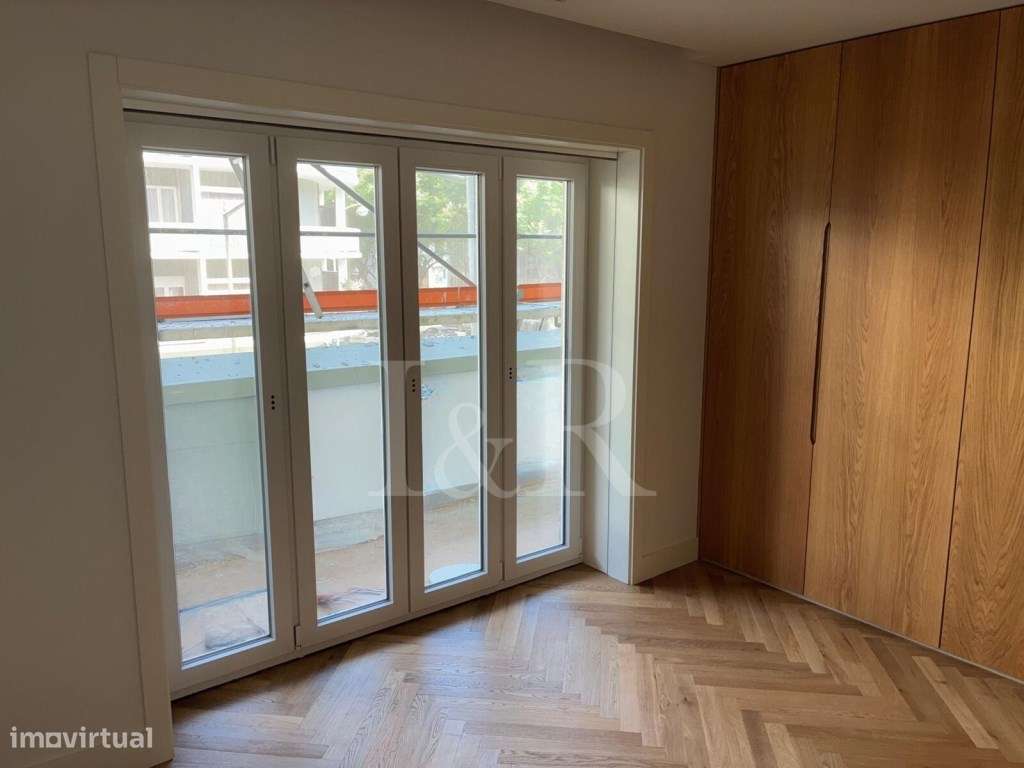 Apartamento T3 com varanda e estacionamento nas Avenidas Novas - Grande imagem: 4/22