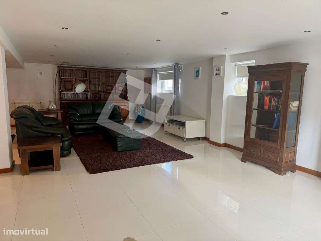 Moradia T4 Isolada c/ Jardim - Patela - S. Bernardo-6