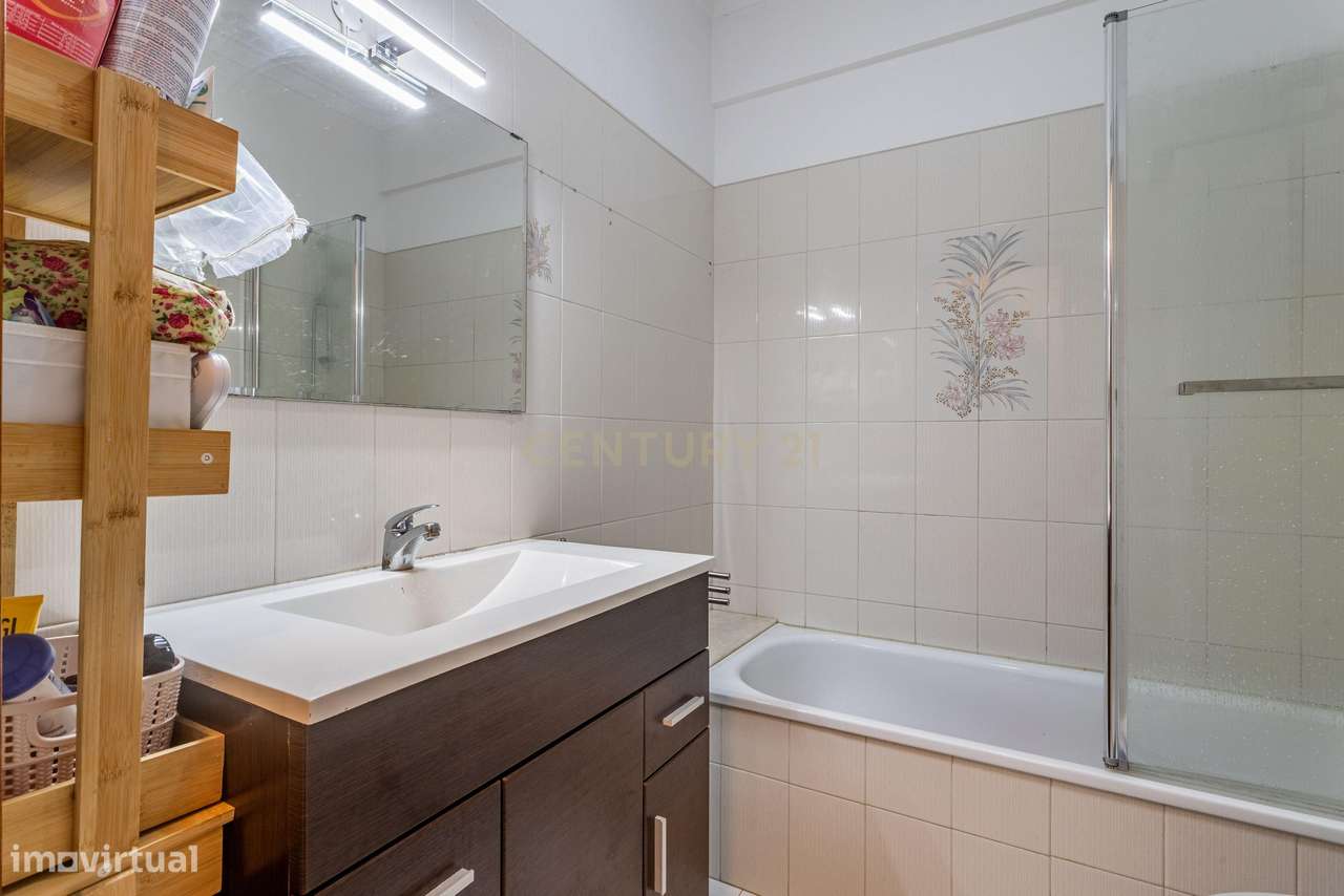 Apartamento T2 em Venteira, Amadora - Oportunidade Única!-12