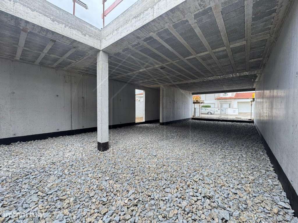 Moradia T3 Térrea de Arquitetura Contemporânea com Jardim Privativo...-24