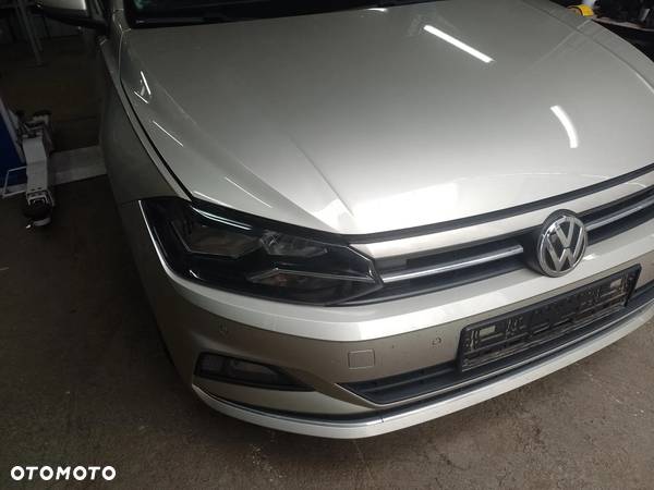 Ćwiartka przednia prawa VW Polo 2G LD7L - 1