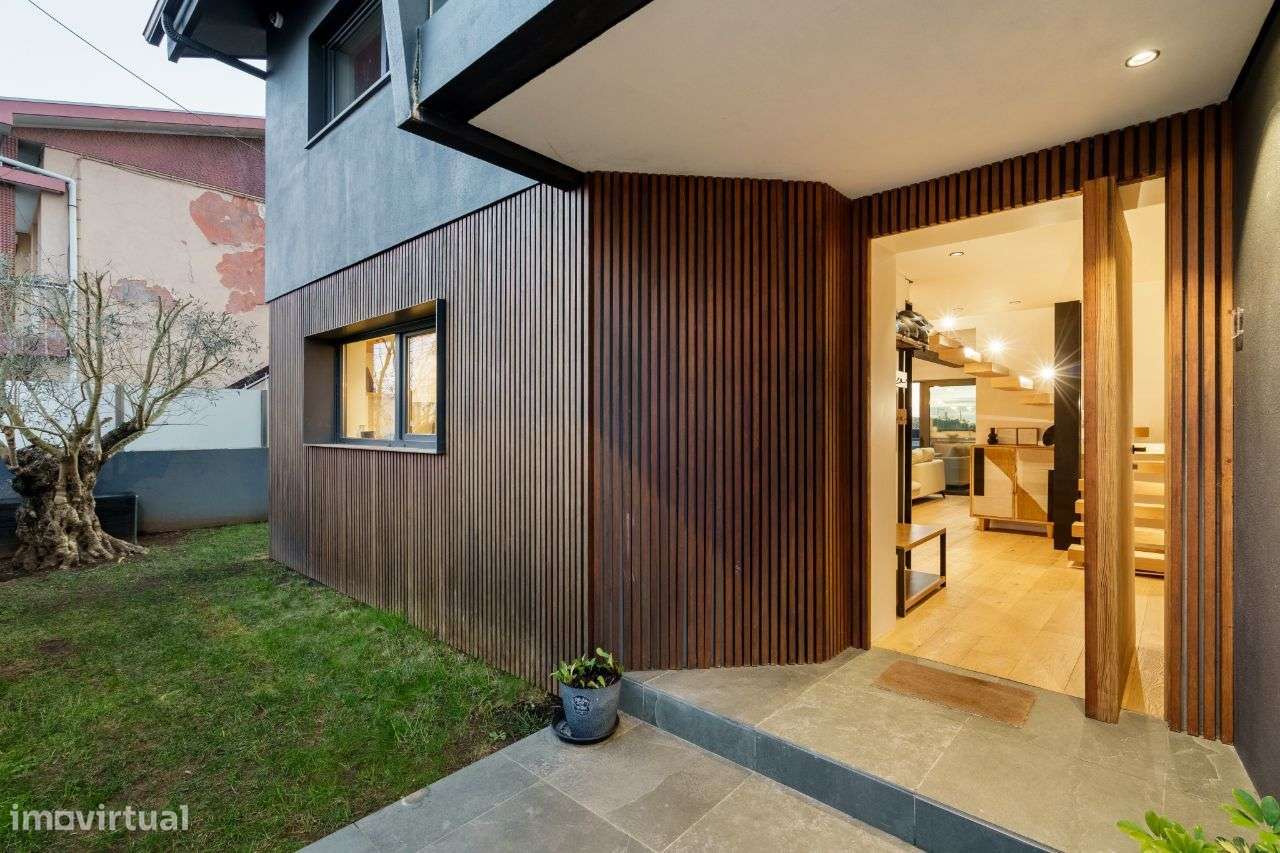 Moradia V3+1 totalmente renovada com vista mar-13