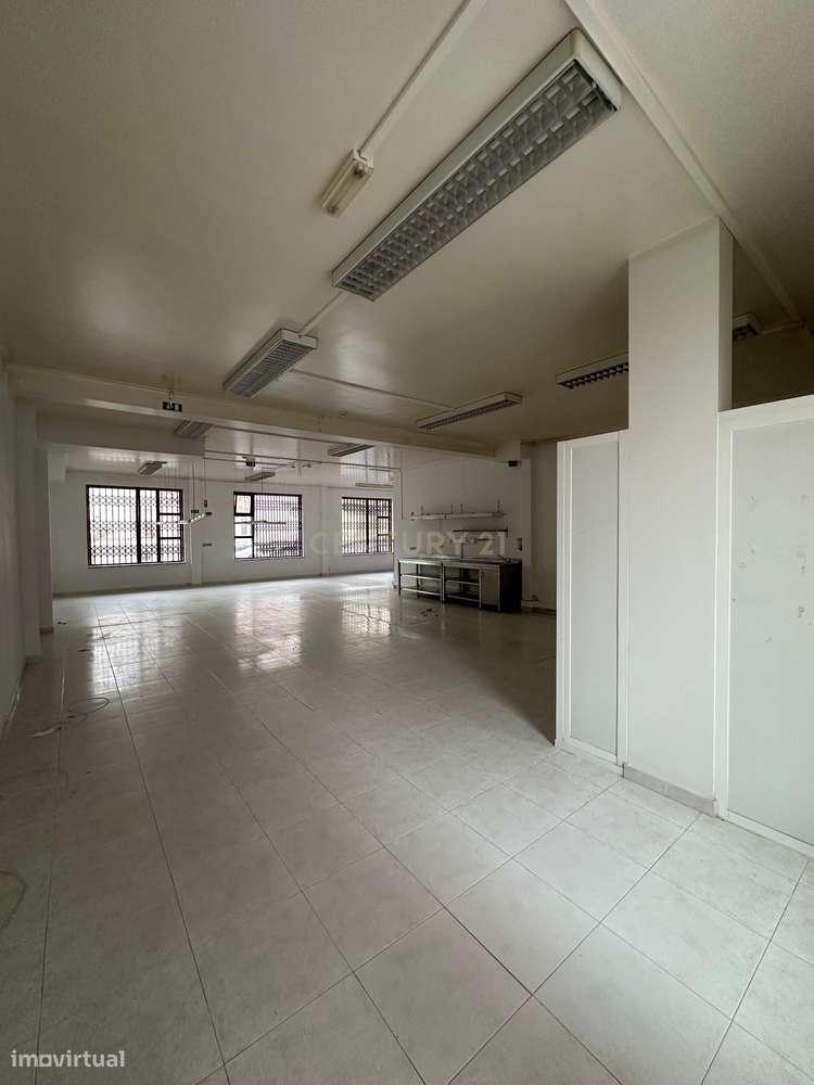 Loja 130m2 com Parqueamento - Grande imagem: 4/13