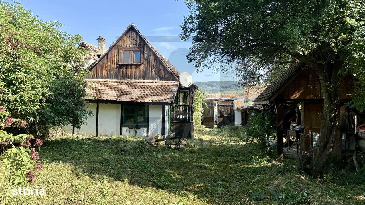 Casă unică de vânzare în Viscri la doar 250 m de casa regelui Charles-4