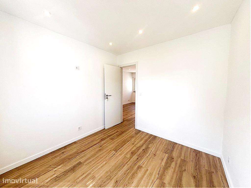 T2 Remodelado com Excelente Luz Natural no Forte da Casa!-13