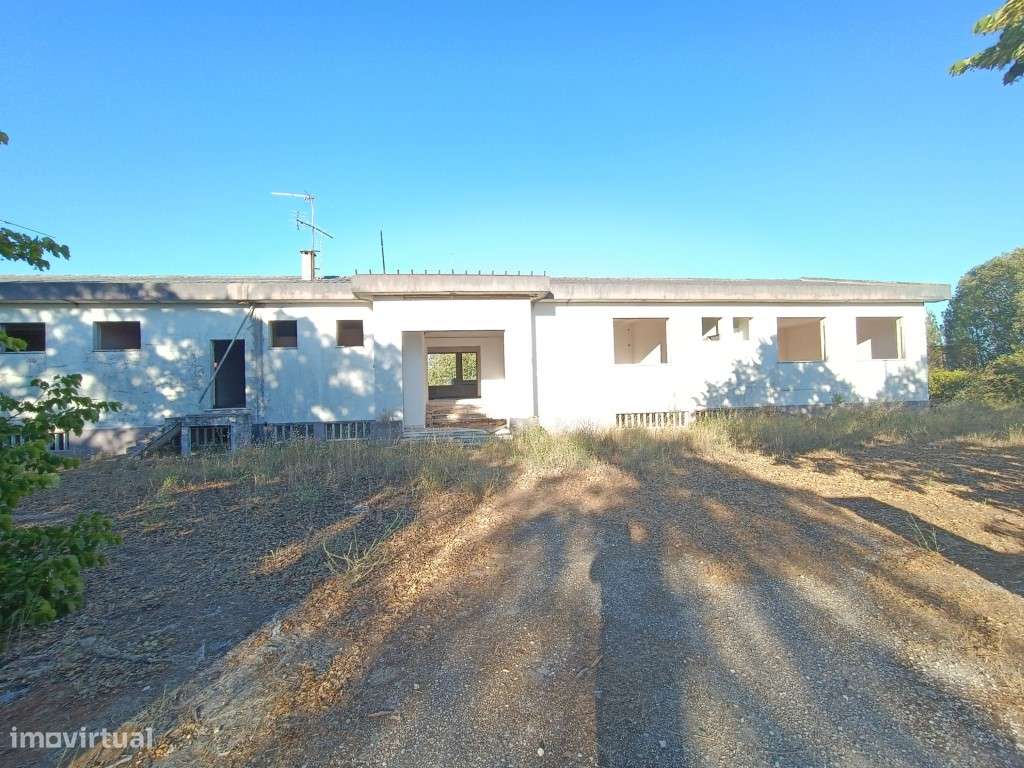 PRÉDIO PARA SERVIÇOS-26