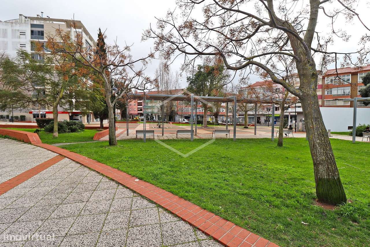 Terreno para constr. de prédio na urb. Villa Park, Amadora-5