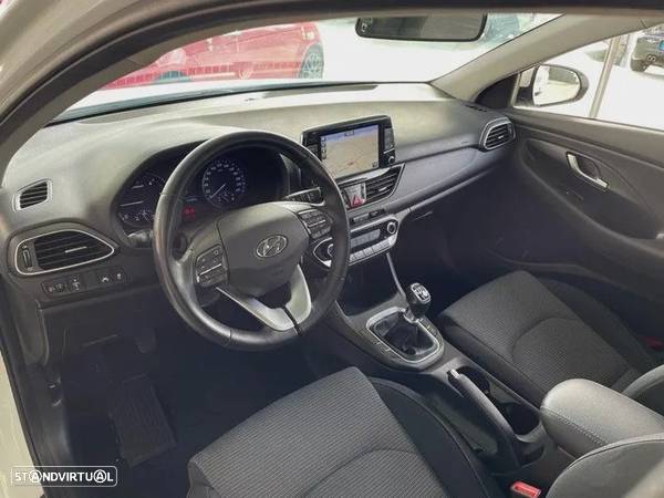 Hyundai i30 1.6 CRDi Comfort+Navi - 5