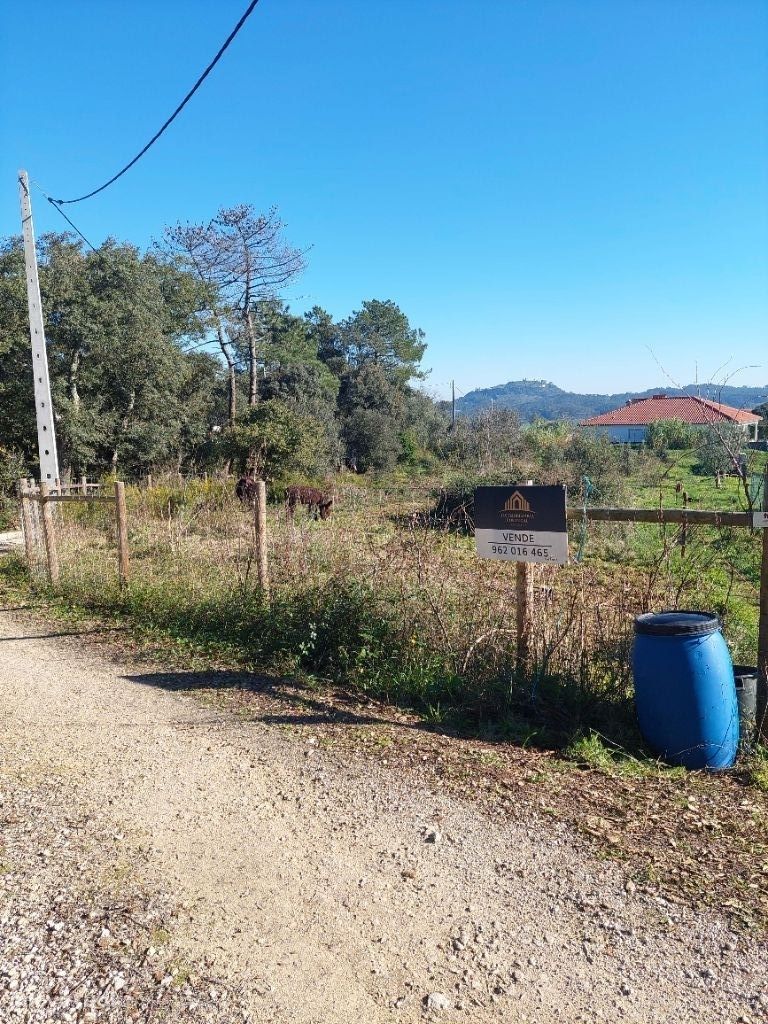 Terreno em Atouguia com 1395m2,com viabilidade para 2 moradias.