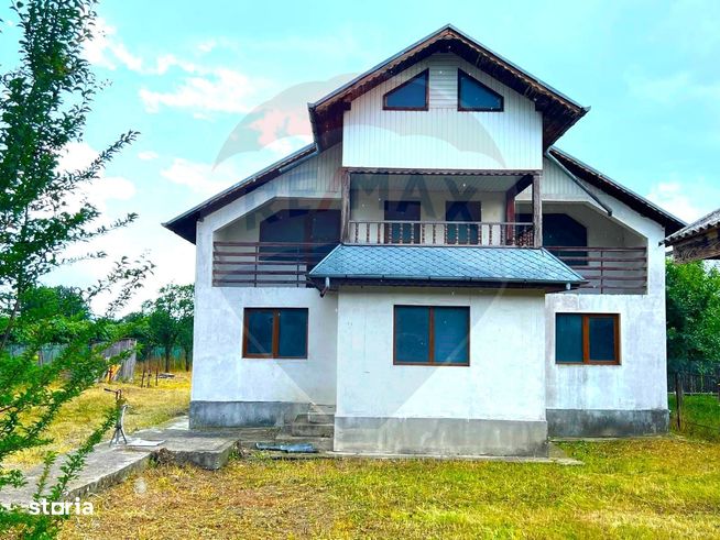 Casă / Vilă cu 6 camere de vânzare în BUHUȘI Județul BACĂU-0