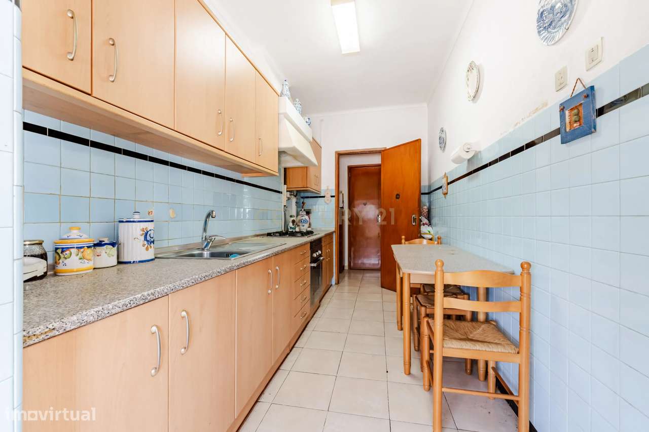 Apartamento T4 - Laranjeiro-13
