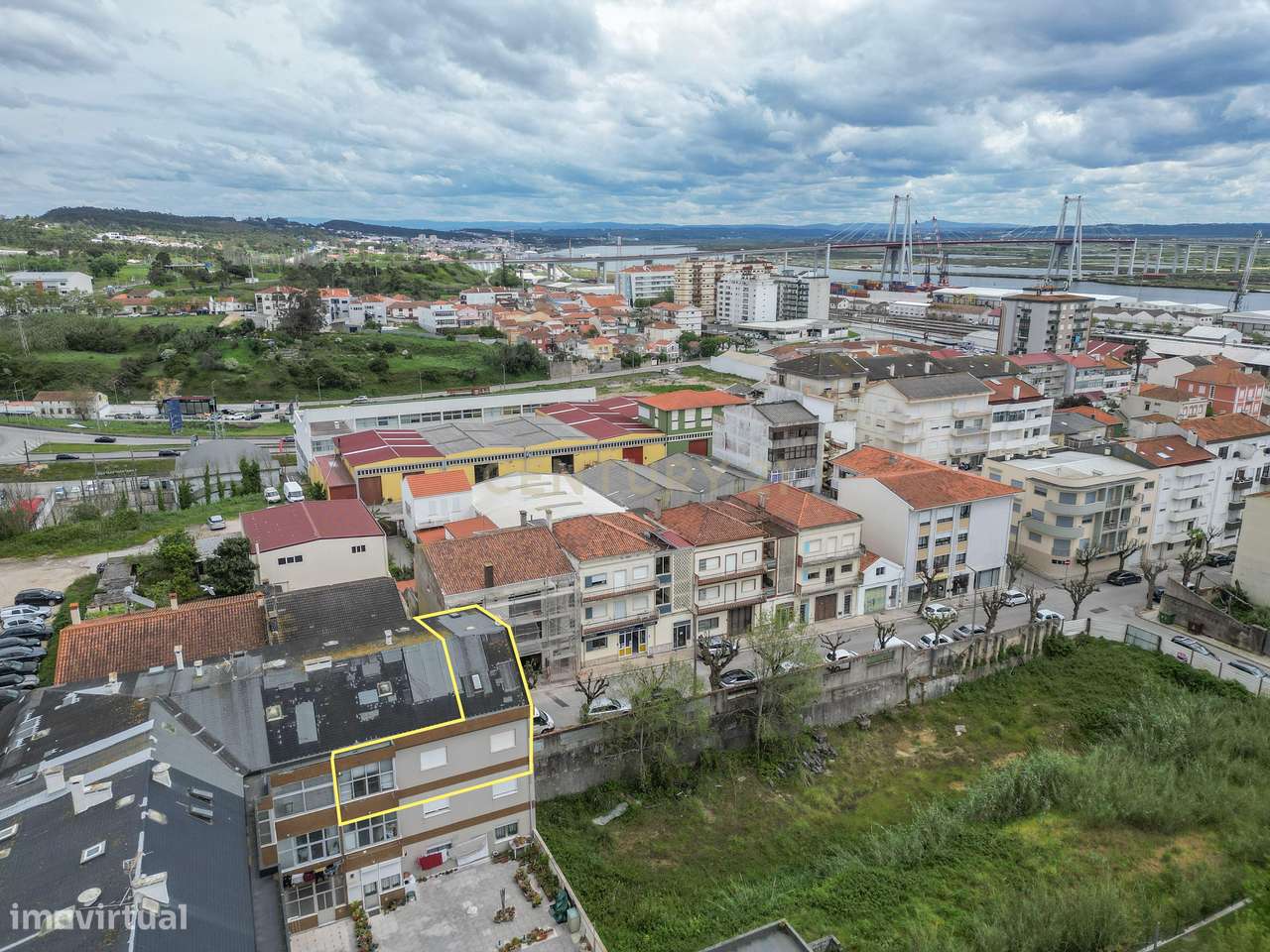 Apartamento T4+1 duplex com garagem no centro da cidade da Figueira da - Grande imagem: 3/55