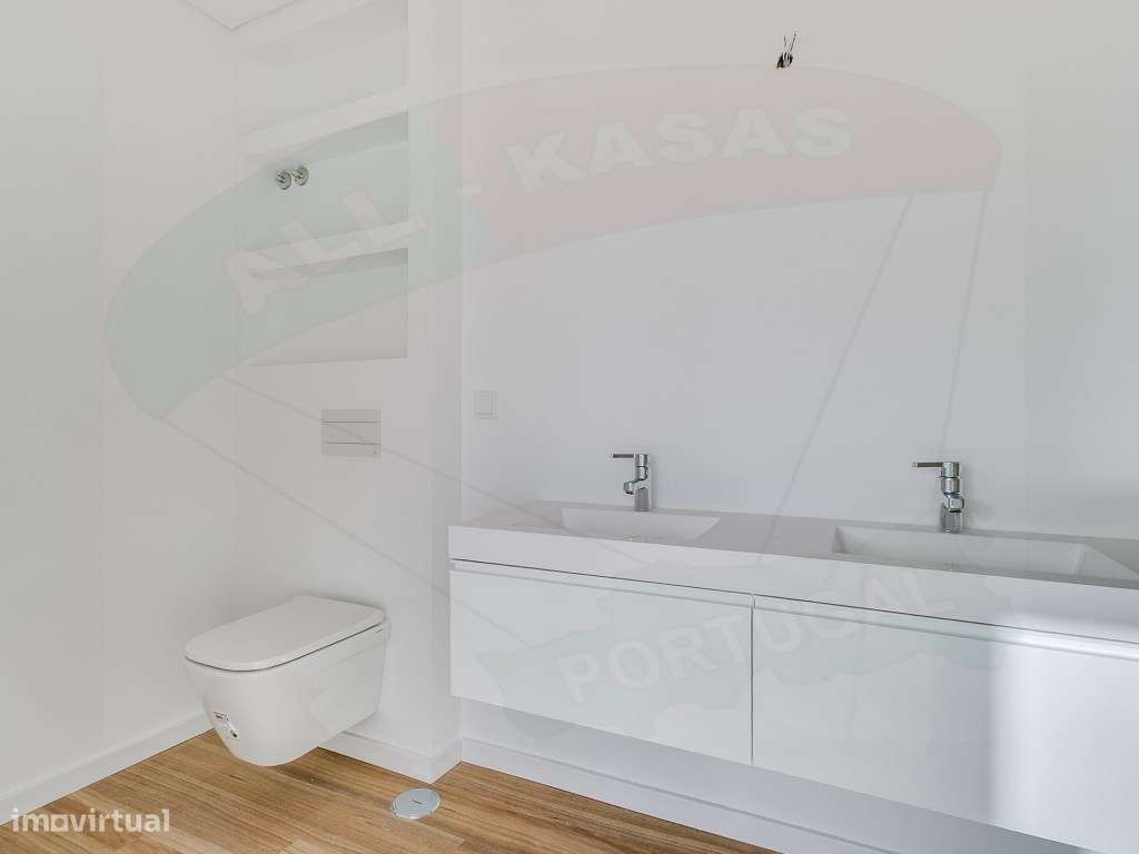 Moradia T3, a ESTREAR com Piscina em Famões, Odivelas: O seu Oásis!-26