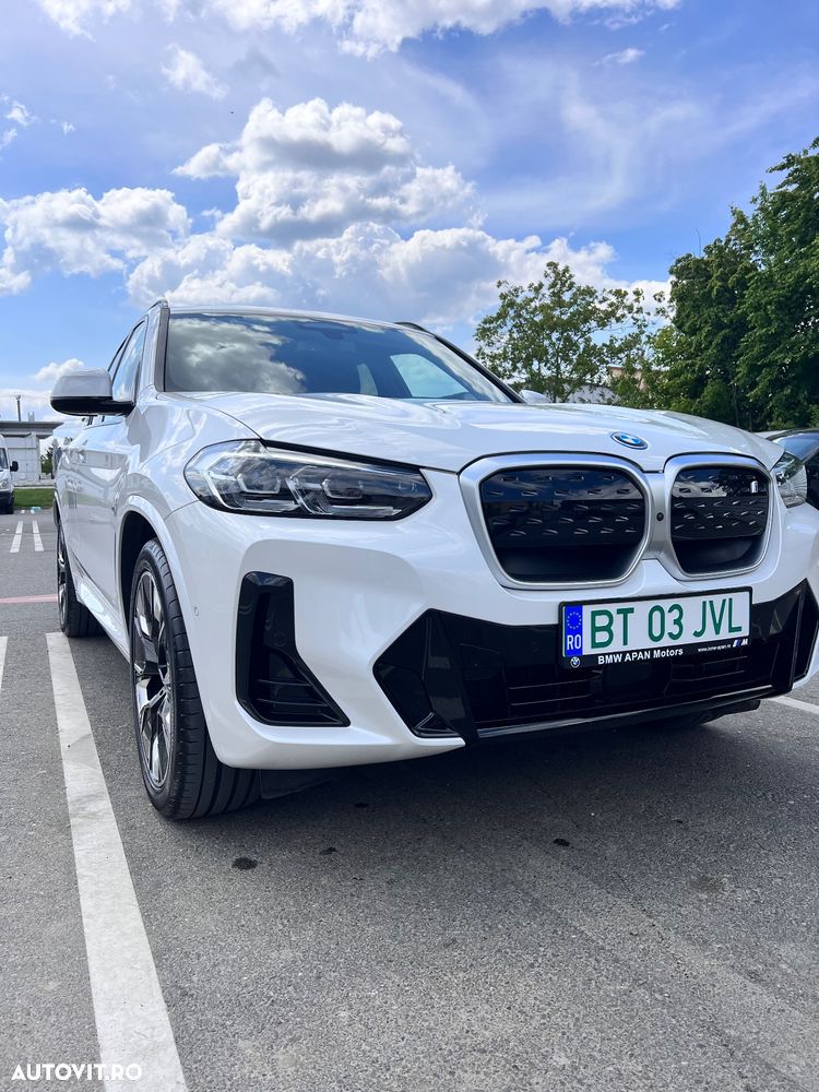 Second hand BMW iX3 - 54 800 EUR, 15 700 km, 2021 - autovit.ro
