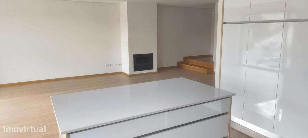 Moradia Nova Isolada à Venda na Guarda - Grande imagem: 3/16