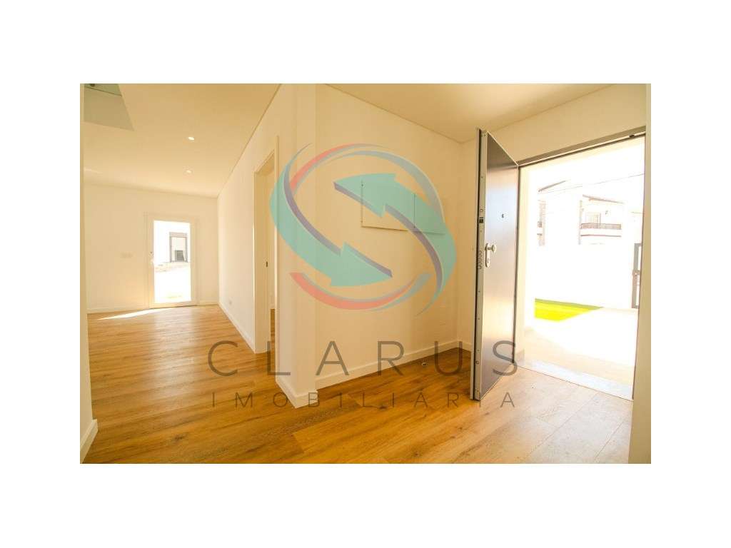 Moradia geminada em Vale de Milhaços-8