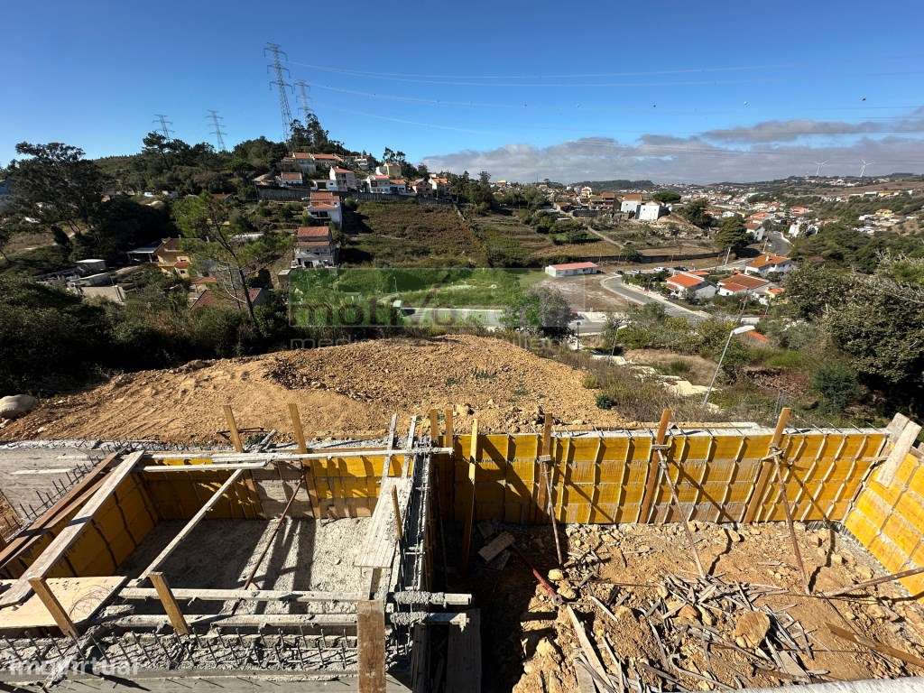 Moradia T4 Contemporânea com Piscina e Garagem - Almargem do Bispo-4